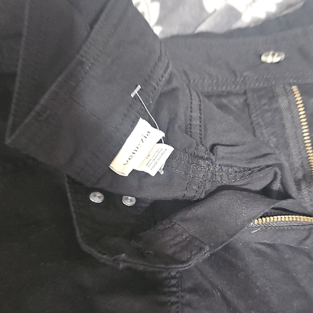Venezia Black Women's Shorts